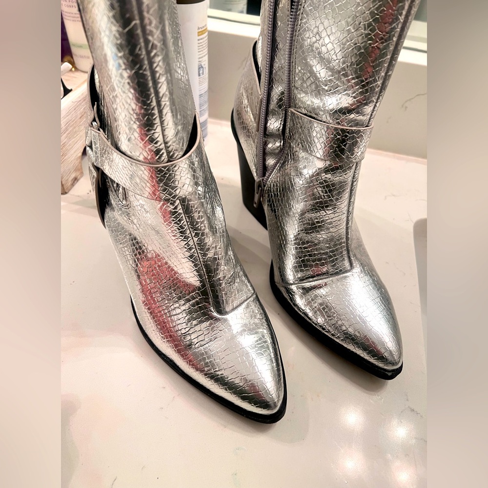 DV Dolce Vita  Boots - Picture 2 of 8